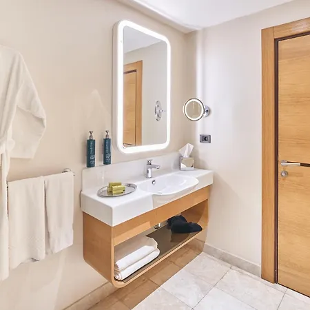 Doubletree By Hilton - Tuzla 호텔 4*